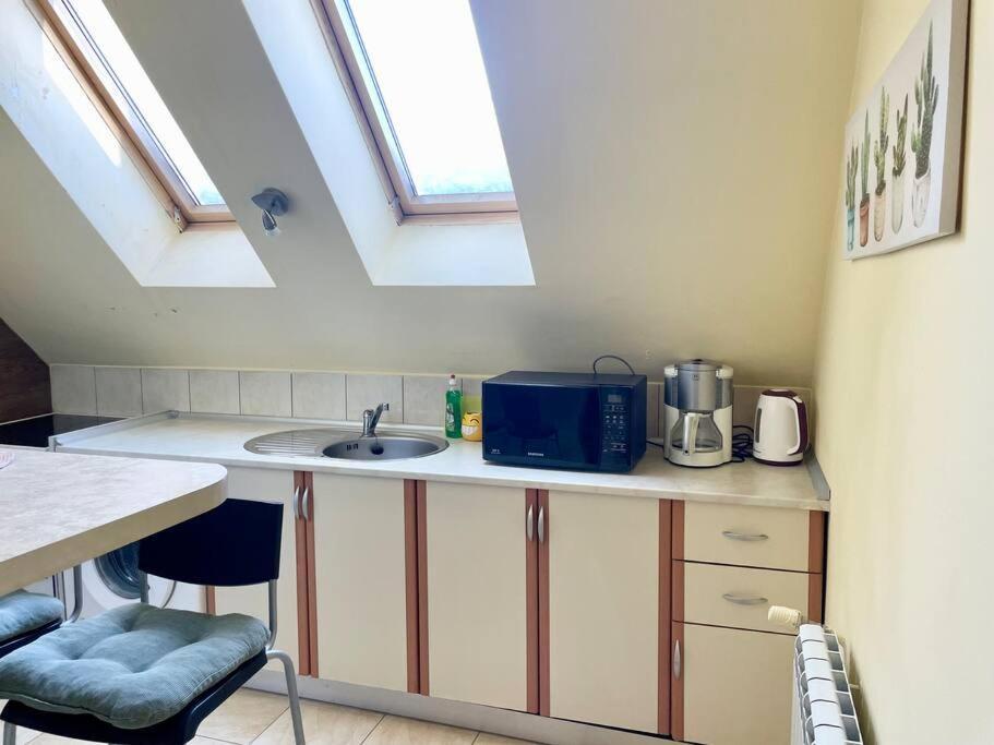 35 Cozy 1 Bedroom With Balcony *